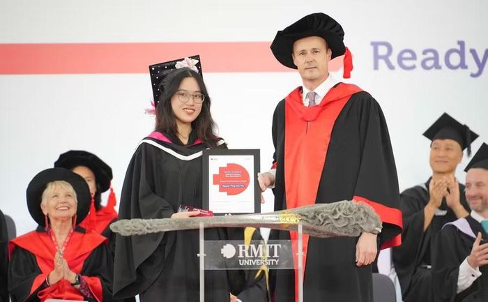 Nguyễn Thúy Anh Thư trong ngày nhận bằng tốt nghiệp. Ảnh: RMIT.