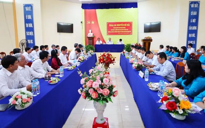 Quang cảnh buổi làm việc.