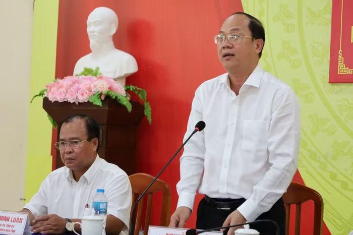 Bí thư Tỉnh ủy Cà Mau Nguyễn Hồ Hải phát biểu gợi mở một số giải pháp phát triển trường chuyên.