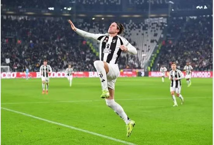 Nếu gia nhập MU, Dusan Vlahovic sẽ nhận đãi ngộ "khổng lồ" như Casemiro hay Jadon Sancho hiện tại.