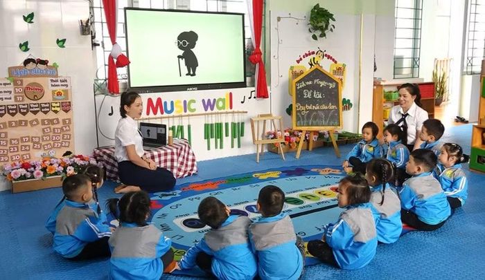 Giờ học ứng dụng AI tại Trường Mầm non Đề Thám. Ảnh: P.V
