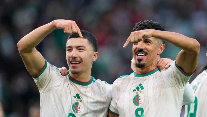 Ibrahim Maza (trái) sẽ là niềm hy vọng của đội tuyển Algeria