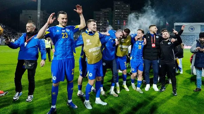 Bosnia vỡ òa khi vượt qua vòng loại.
