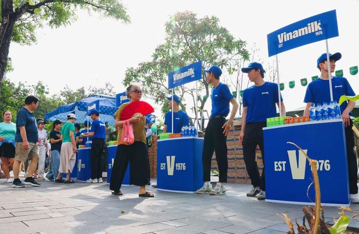 Các điểm trao tặng sản phẩm dinh dưỡng của Vinamilk sẵn sàng phục vụ người dân và các lực lượng Công an nhân dân tham gia các hoạt động trong khuôn khổ chương trình. Ảnh: Vi Nam