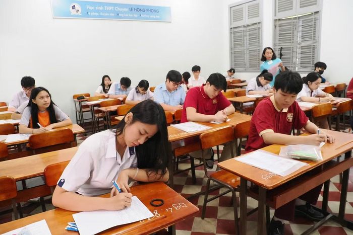 Thí sinh tại TPHCM chính thức bước vào kỳ thi tuyển sinh lớp 10 năm học 2026-2027.