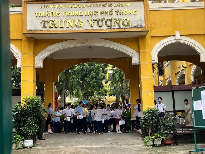 Phụ huynh ngóng đợi, kỳ vọng vào các con.