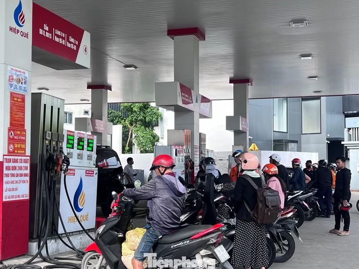 Theo PGS.TS Đỗ Văn Dũng, Chủ tịch Hội Ô tô và Thiết bị động lực TPHCM, nguyên Hiệu trưởng Trường Đại học Sư phạm Kỹ thuật TPHCM, nếu xe xuất hiện hiện tượng khó nổ, hụt ga hoặc chết máy sau thời gian dài không sử dụng, người dùng nên kiểm tra bugi, lọc xăng, kim phun hoặc bộ chế hòa khí thay vì chỉ đổ thêm phụ gia. Đối với ô tô, giải pháp quan trọng nhất là hạn chế để hơi ẩm xâm nhập vào bình nhiên liệu.