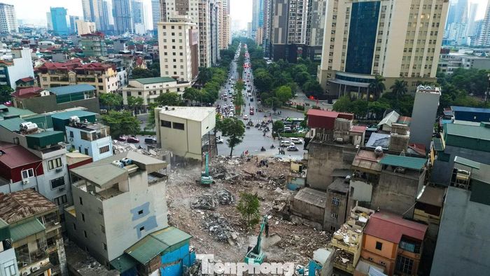 Việc hoàn thành công tác GPMB dự án đường Vành đai 2,5 đoạn qua địa bàn phường Yên Hòa đã tạo điều kiện thuận lợi để công trình sớm được triển khai thi công theo kế hoạch.
