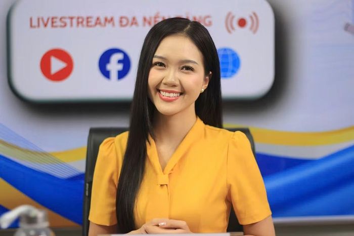 MC Mỹ Vân đặt câu hỏi về dạng bài Dictionary Notes.