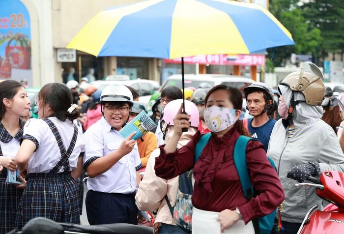 Thí sinh tại TPHCM đã hoàn thành bài thi môn Ngữ văn trong kỳ thi tuyển sinh lớp 10 năm học 2026-2027 vào sáng 1/6.