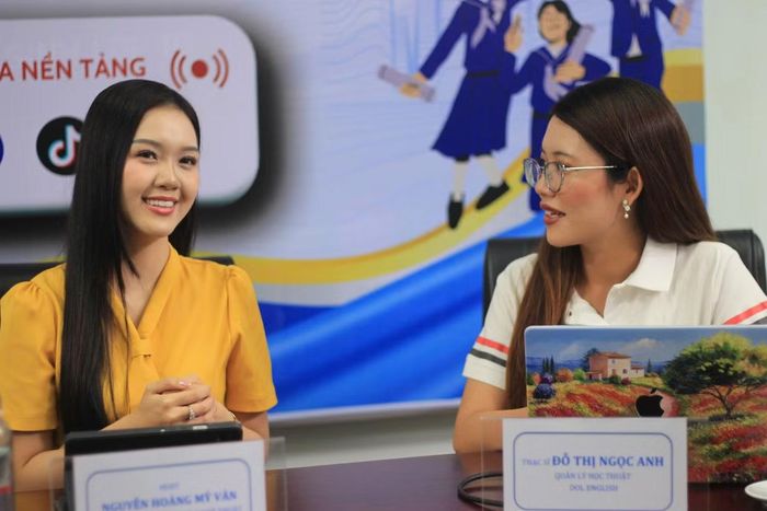 MC Mỹ Vân và cô Đỗ Thị Ngọc Anh.