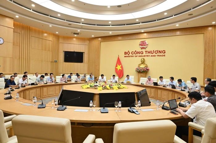 Bộ Công Thương họp bàn giải pháp tiết kiệm điện