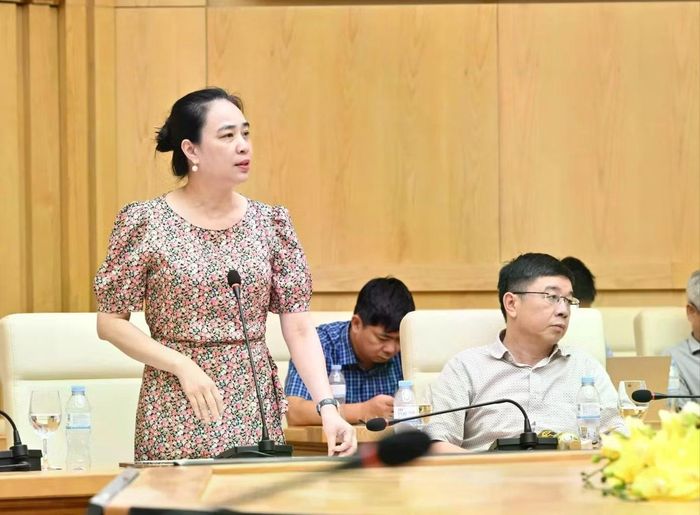 Bà Đỗ Nguyệt Ánh – Chủ tịch HĐTV Tổng công ty Điện lực miền Bắc (EVNNPC) chia sẻ tại cuộc họp