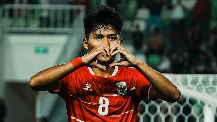 Kaka ăn mừng bàn mở điểm cho U19 Indonesia