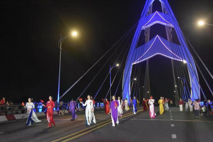 Lĩnh vực du lịch, thương mại, dịch vụ được yêu cầu khai thác tối đa các sự kiện văn hóa.