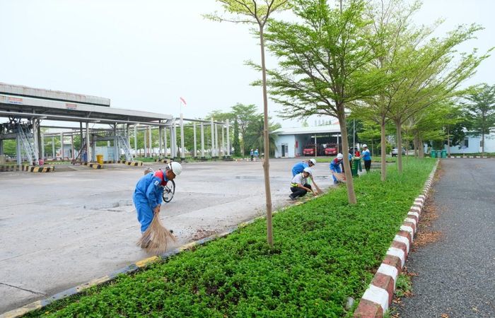 Người lao động PVOIL thực hiện chương trình “Ngày thứ bảy xanh”