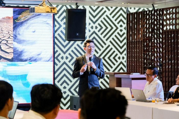 Ông Nguyễn Huỳnh Thanh Phong - Giám đốc Phát triển bền vững của Bureau Veritas trình bày tham luận