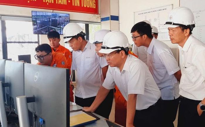  Ông Phạm Quang Hòa – Phó Giám đốc PTC1 kiểm tra công tác vận hành các trạm biến áp khu vực phía Bắc, ngày 26/5/2026 