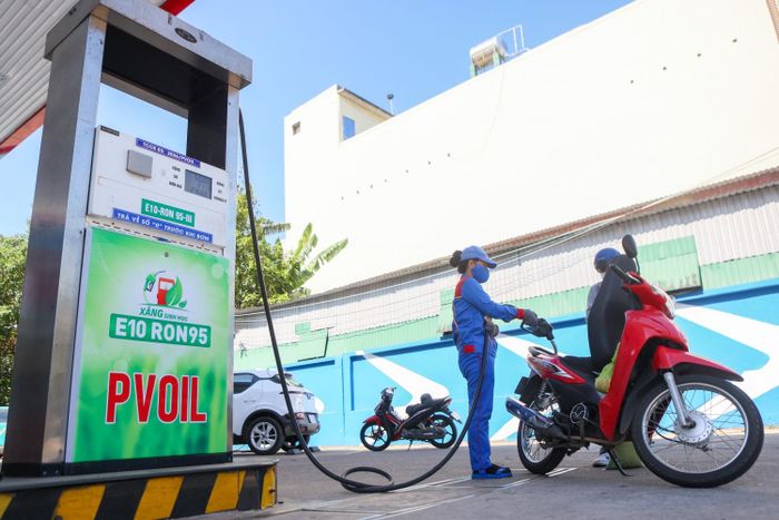 Người dân tích cực đón nhận và sử dụng xăng E10.
