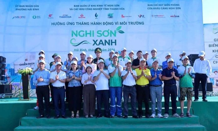 Đại diện của hơn 11 doanh nghiệp, tổ chức, đơn vị phối hợp và người dân địa phương đã tham gia lễ phát động Chiến dịch Nghi Sơn Xanh 2026.