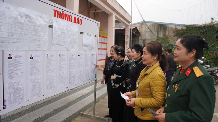 Với đội ngũ cán bộ đủ năng lực, đủ uy tín và gắn bó với cơ sở, niềm tin của nhân dân đối với Đảng, Nhà nước được củng cố. Trong ảnh: Đồng bào các dân tộc xã Chợ Rã, tỉnh Thái Nguyên tham gia bầu cử đại biểu Quốc hội khóa XVI và đại biểu HĐND các cấp nhiệm kỳ 2026-2031. Nguồn ảnh: chora.thainguyen.gov.vn