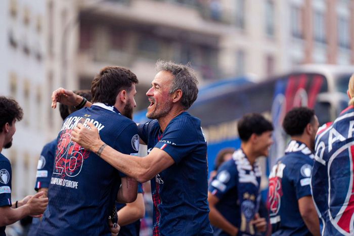 HLV Luis Enrique liên tiếp gặt hái danh hiệu sau khi dẫn dắt PSG