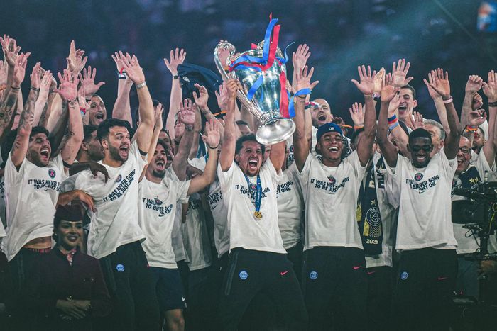 Marquinhos và các đồng đội mừng chiến thắng ở Công viên các Hoàng tử. Ảnh: Ligue 1