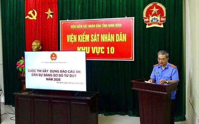 Đ/c Trần Viết Kiên - Viện trưởng VKSND khu vực 10 phát biểu chỉ đạo cuộc thi.