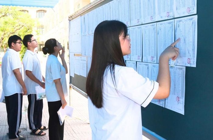 Buổi thi môn Ngữ văn tại TP Hải Phòng ghi nhận 492 thí sinh vắng mặt, trong đó 262 em thuộc diện tuyển thẳng và 230 em không đến điểm thi.