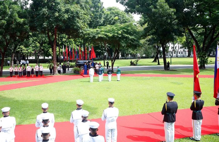 Lễ đón Tổng Bí thư, Chủ tịch nước Tô Lâm và Phu nhân được tổ chức trọng thể tại Phủ Tổng thống ở thủ đô Manila theo nghi thức cao nhất dành cho Nguyên thủ quốc gia. Ảnh: TTXVN