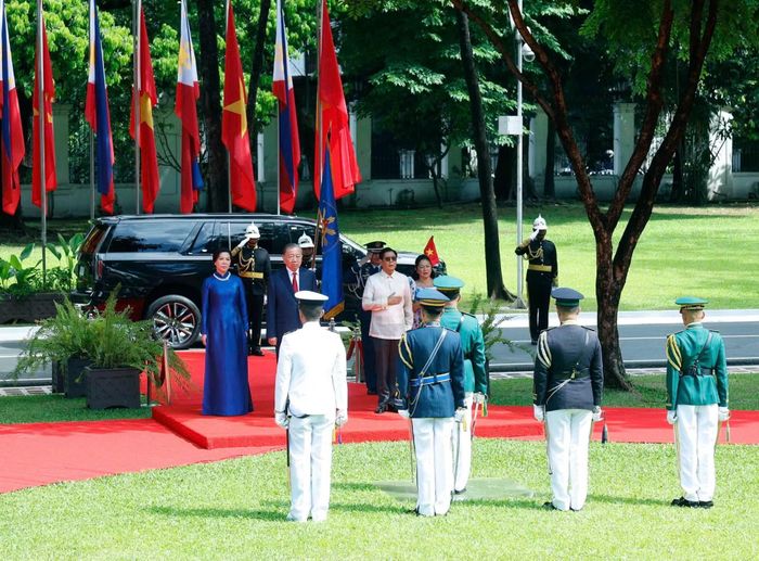 Lễ đón Tổng Bí thư, Chủ tịch nước Tô Lâm và Phu nhân được tổ chức trọng thể tại Phủ Tổng thống ở thủ đô Manila theo nghi thức cao nhất dành cho Nguyên thủ quốc gia. Ảnh: TTXVN