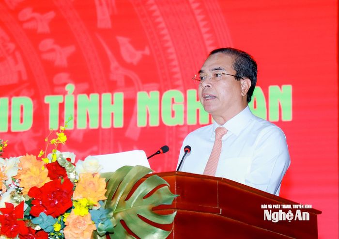 Đồng chí Nguyễn Hồng Trường - Giám đốc Bệnh viện Hữu nghị Đa khoa Nghệ An phát biểu nhận nhiệm vụ. Ảnh: Thành Duy
