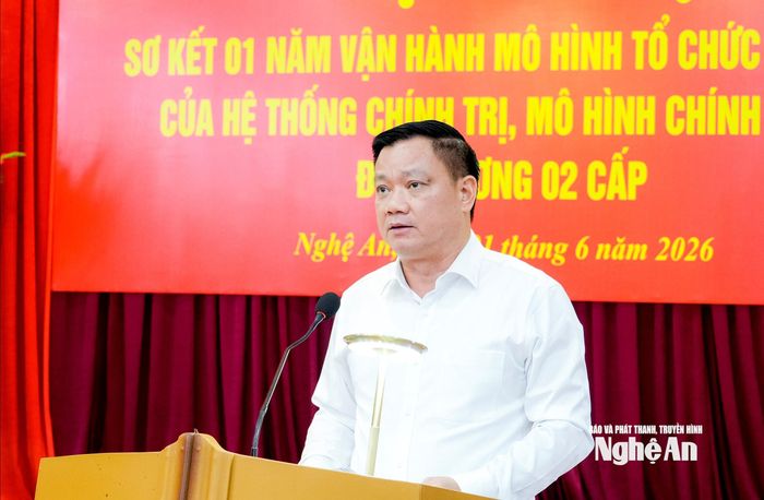 Đồng chí Nguyễn Khắc Thận - Bí thư Tỉnh ủy, Trưởng Đoàn ĐBQH tỉnh phát biểu kết luận hội nghị. Ảnh: Phạm Bằng