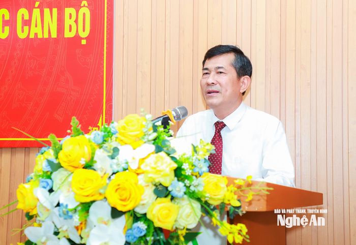 Đồng chí Thái Văn Thành - Phó Chủ tịch UBND tỉnh phát biểu giao nhiệm vụ cho tân Giám đốc Bệnh viện Đa khoa thành phố Vinh. Ảnh: Thành Duy