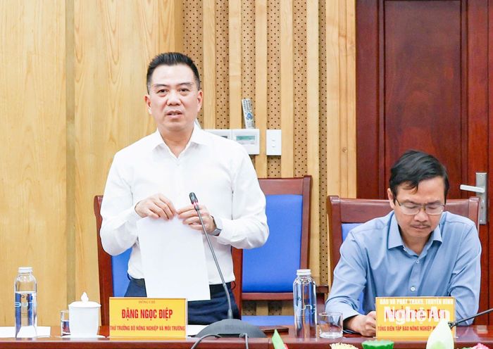 Đồng chí Đặng Ngọc Điệp - Thứ trưởng Bộ Nông nghiệp và Môi trường phát biểu tại buổi làm việc. Ảnh: Trần Lịch