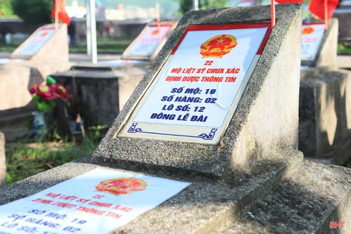 Nghĩa trang Liệt sĩ Can Lộc là nơi yên nghỉ của 792 anh hùng liệt sĩ đã hy sinh vì sự nghiệp đấu tranh giải phóng dân tộc, bảo vệ Tổ quốc. Trong số đó, 37 phần mộ chưa xác định được danh tính. Các phần mộ này được quy tập tại một khu vực riêng trong nghĩa trang, có đầy đủ ký hiệu số mộ, hàng và lô, thuận lợi cho công tác khai quật, lấy mẫu phục vụ giám định ADN.