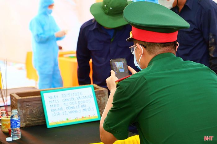 Các thành viên tham gia nhiệm vụ thực hiện từng công đoạn với tinh thần trách nhiệm cao, phối hợp chặt chẽ và tuân thủ nghiêm ngặt các quy trình chuyên môn.