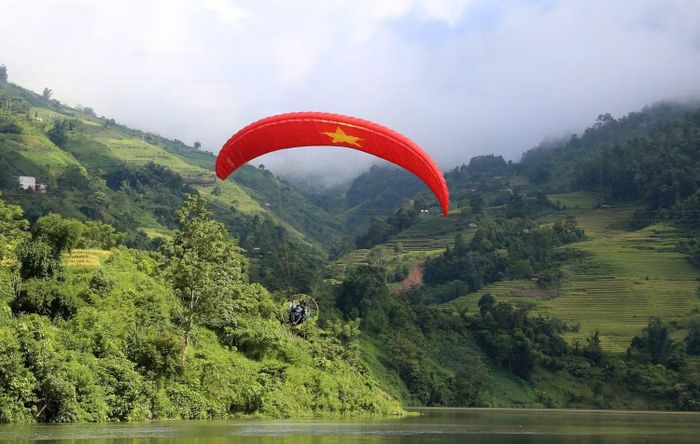 Khai thác hiệu quả các tiềm năng, lợi thế về du lịch sinh thái, cảnh quan, dịch vụ môi trường và các giá trị đa dạng sinh học của rừng. (Ảnh: Quốc Khánh/TTXVN)