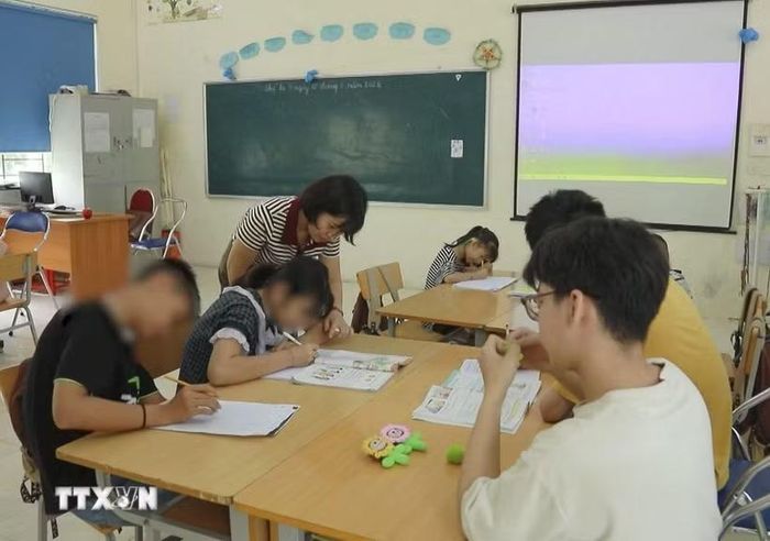 Một tiết học tại Trung tâm Hỗ trợ phát triển giáo dục hòa nhập tỉnh Điện Biên. (Ảnh: TTXVN phát)