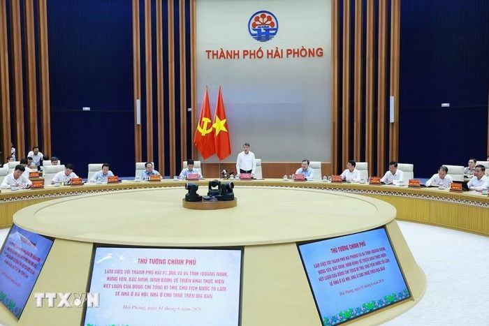 Thủ tướng Lê Minh Hưng làm việc với lãnh đạo Thành phố Hải Phòng và các tỉnh Quảng Ninh, Bắc Ninh, Ninh Bình, Hưng Yên về nhà ở xã hội, nhà ở cho thuê. (Ảnh: Dương Giang/TTXVN)