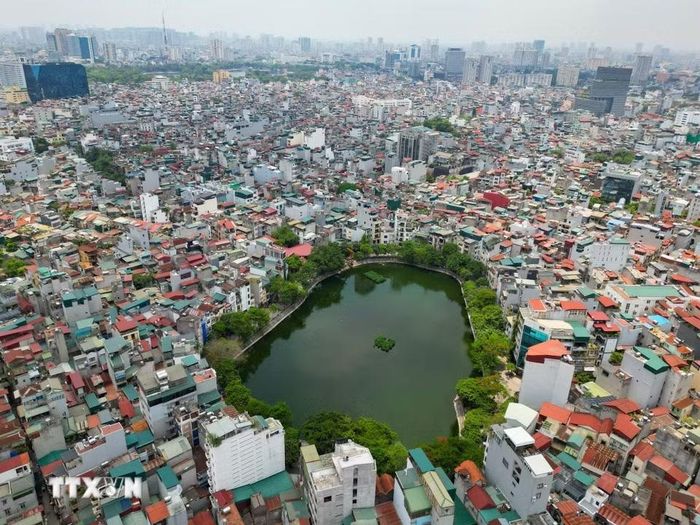 Hồ Văn Chương là một trong 6 hồ thuộc dự án nâng cấp, cải tạo các trạm bơm nội đô của Hà Nội nhằm nâng cao năng lực tiêu thoát nước và giảm ngập úng cục bộ cho khu vực trung tâm thành phố. (Ảnh: Lê Đông/TTXVN)