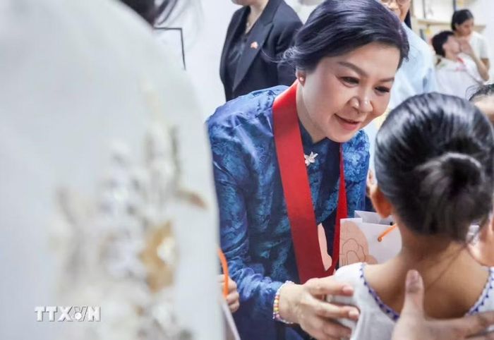 Bà Ngô Phương Ly - Phu nhân Tổng Bí thư, Chủ tịch nước Tô Lâm - thăm Trung tâm Asilo de San Vicente de Paul. (Ảnh: TTXVN phát)