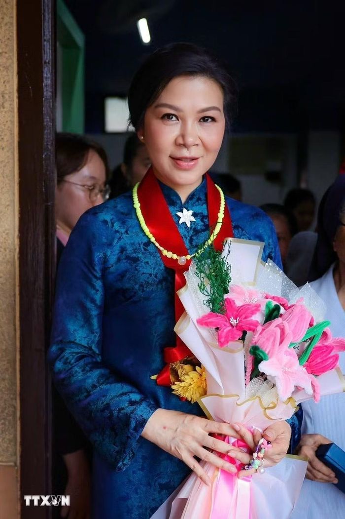 Bà Ngô Phương Ly - Phu nhân Tổng Bí thư, Chủ tịch nước Tô Lâm - thăm Trung tâm Asilo de San Vicente de Paul. (Ảnh: TTXVN phát)