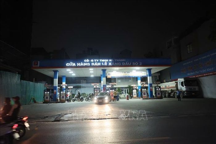 Cây xăng trên phố Lạc Trung sẵn sàng cho việc phục vụ xăng E10 từ ngày 1/6/2026.