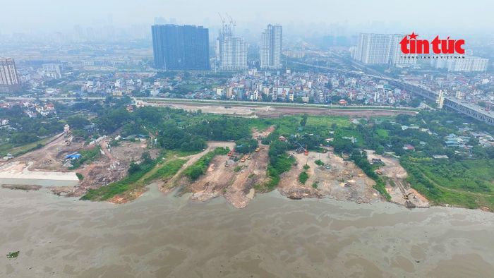 Trước đó, khu vực này là nơi diễn ra Lễ khởi công Dự án đầu tư xây dựng Trục đại lộ cảnh quan sông Hồng ngày 19/12/2025.