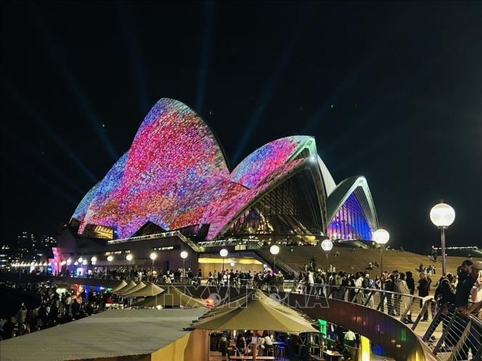 Không chỉ là lễ hội ánh sáng lớn nhất Nam bán cầu, Vivid Sydney còn là điểm hẹn mùa Đông được hàng triệu người mong đợi mỗi năm.