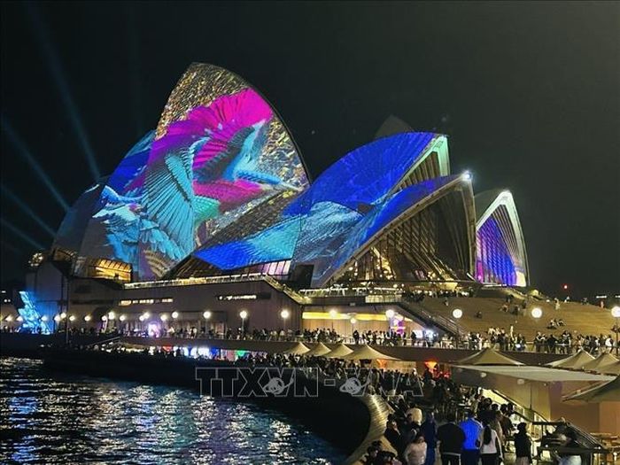 Không chỉ là lễ hội ánh sáng lớn nhất Nam bán cầu, Vivid Sydney còn là điểm hẹn mùa Đông được hàng triệu người mong đợi mỗi năm.