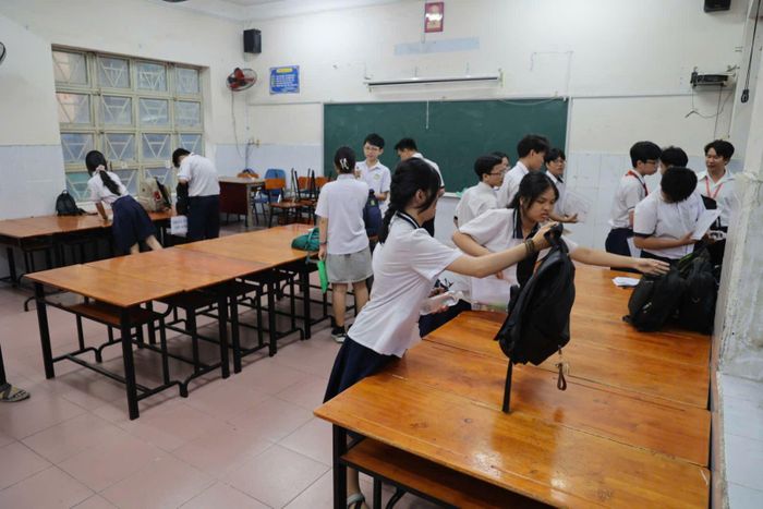 Bên trong các điểm thi đều có bố trí phòng để đồ cá nhân cho các thí sinh.