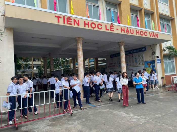 Điểm thi trường THCS Trường Thọ có 36 phòng thi với 856 thí sinh dự thi tuyển sinh vào lớp 10.