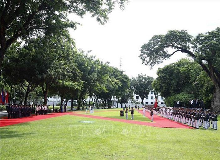Lễ đón Tổng Bí thư, Chủ tịch nước Tô Lâm và Phu nhân được tổ chức trọng thể tại Phủ Tổng thống ở thủ đô Manila. Ảnh: Thống Nhất/TTXVN
